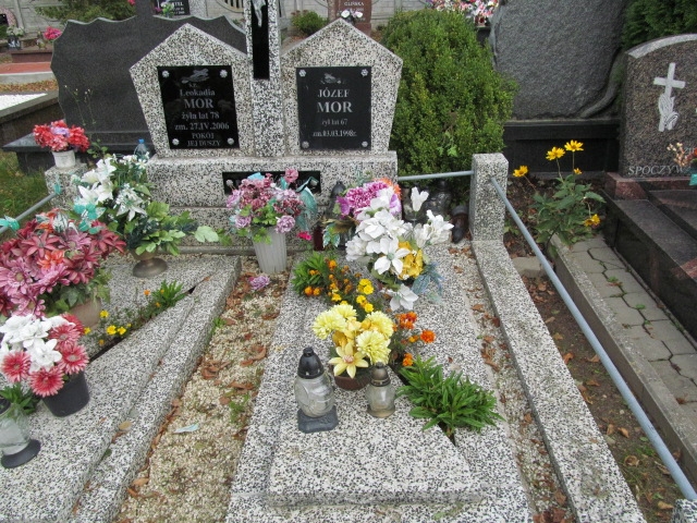 Grób Józef Mor