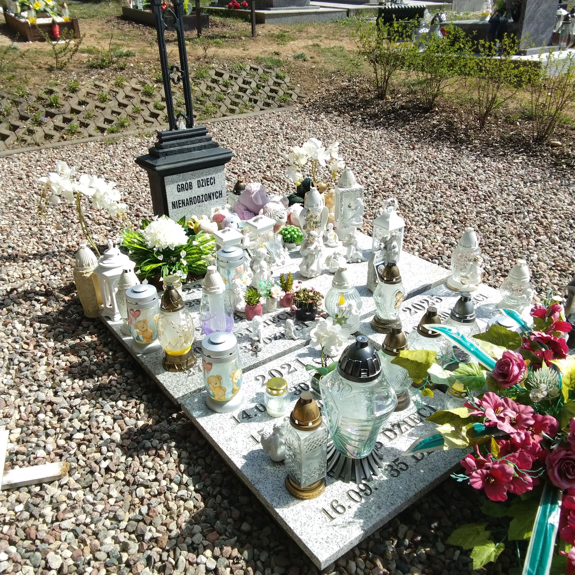 Grób 27 Dzieci Martwo Urodzone